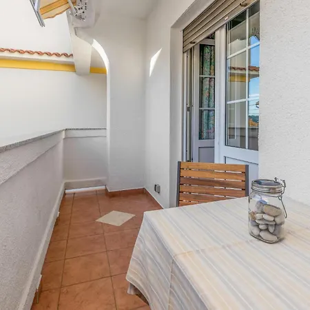 Appartamento 1 Bedroom Awesome In *