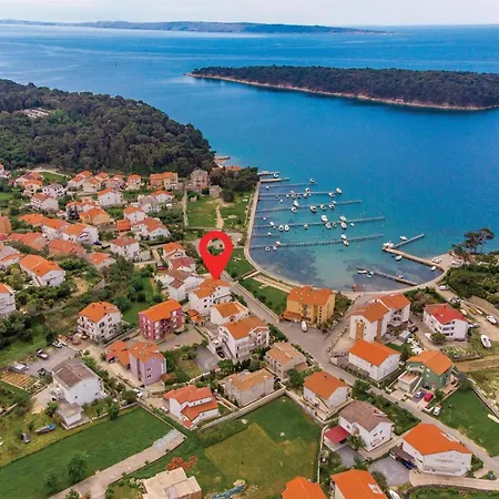 1 Bedroom Awesome In דירה *