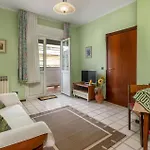 Appartamento 1 Bedroom Awesome In