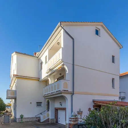 1 Bedroom Awesome In Apartament