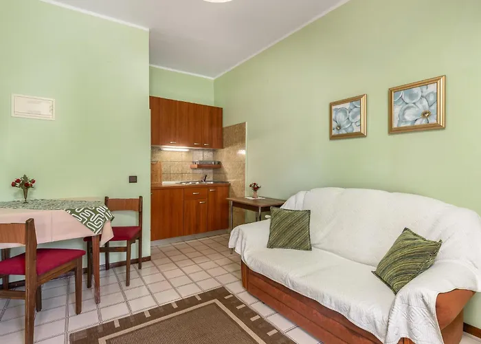 Apartment 1 Bedroom Awesome In *