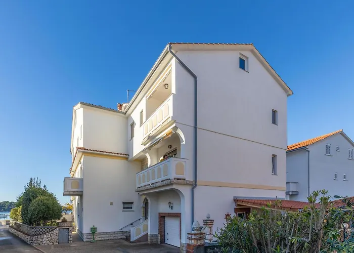 1 Bedroom Awesome In Apartment